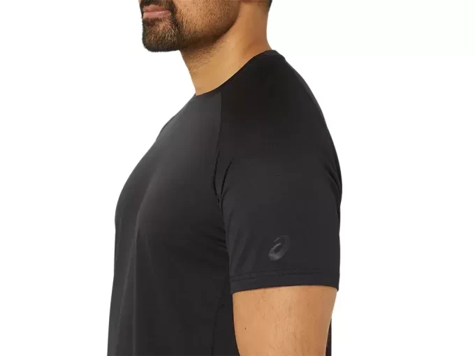 ILMOITTAVA NEULETTU LYHYTHIHAINEN TOPPI ILMOITTAVA NEULETTU LYHYTHIHAINEN TOPPI