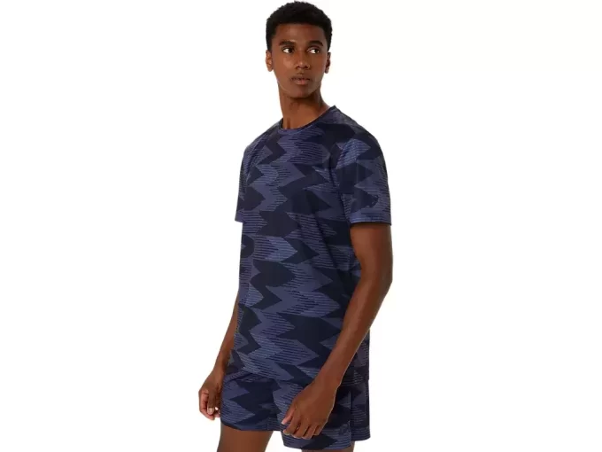 KAUDENAIKAINEN LYHYTHIHAINEN KUVIOLLA VARUSTETTU TOPPI KAUDENAIKAINEN LYHYTHIHAINEN KUVIOLLA VARUSTETTU TOPPI