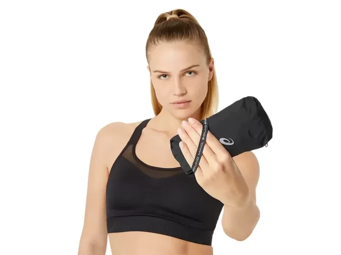 MAANTIETÄVARUSTETTU PAKETTAVA TAKKI