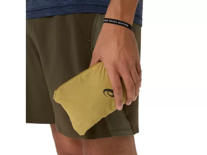 MAANTIETÄVARUSTETTU PAKETTAVA TAKKI