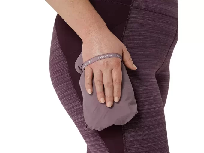 MAANTIETÄVARUSTETTU PAKETTAVA TAKKI