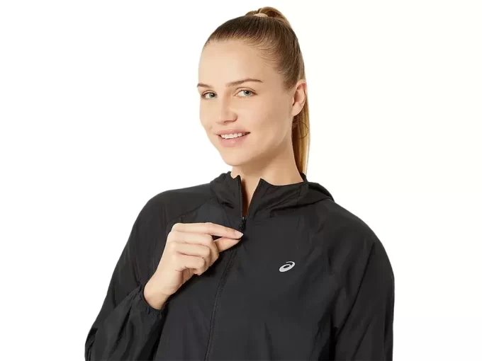 MAANTIETÄVARUSTETTU PAKETTAVA TAKKI