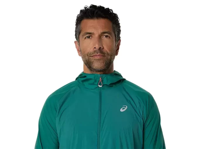 MAANTIETÄVARUSTETTU PAKETTAVA TAKKI