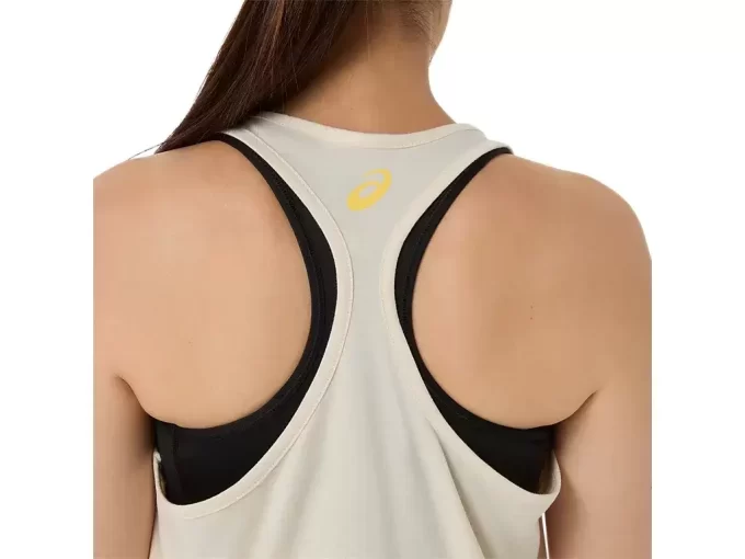 NAISTEN AURINGONKUKKA-TOPPI