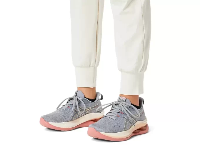 NAISTEN JOUSTAVAT PEHMEÄT HOUSUT