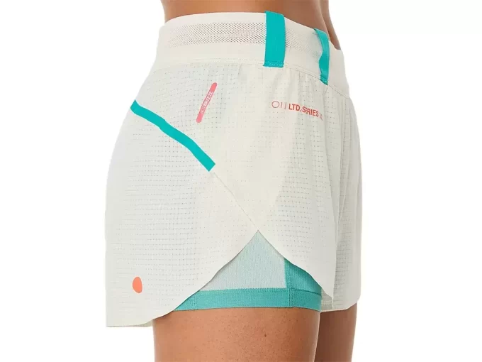 RAJOITETUN SARJAN METARUN-HAALISET LYHYET HOUSUT