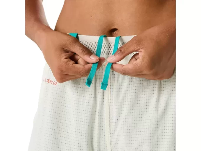 RAJOITETUN SARJAN METARUN-HAALISET LYHYET HOUSUT