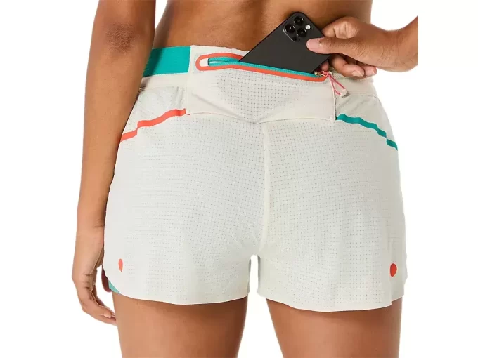 RAJOITETUN SARJAN METARUN-HAALISET LYHYET HOUSUT