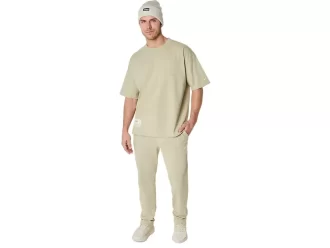 RENTOA TASKULLISTA T-PAITAA, JOKA PAINO ON RASKAS