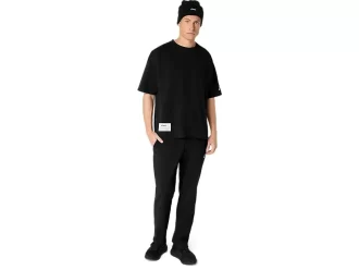 RENTOA TASKULLISTA T-PAITAA, JOKA PAINO ON RASKAS