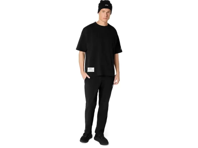 RENTOA TASKULLISTA T-PAITAA, JOKA PAINO ON RASKAS