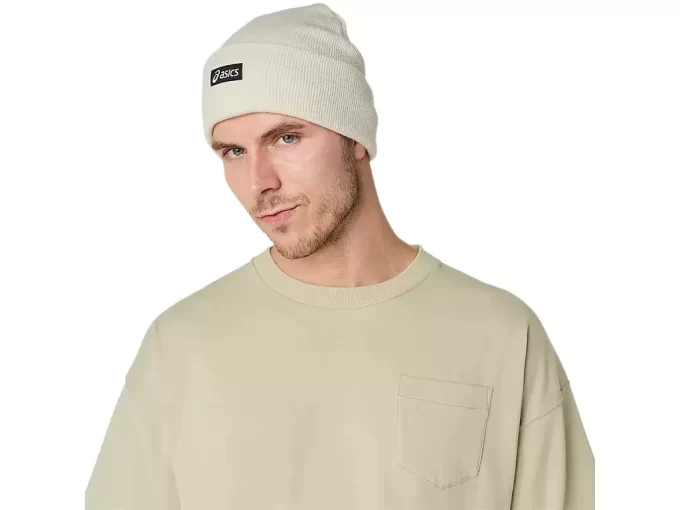 RENTOA TASKULLISTA T-PAITAA, JOKA PAINO ON RASKAS