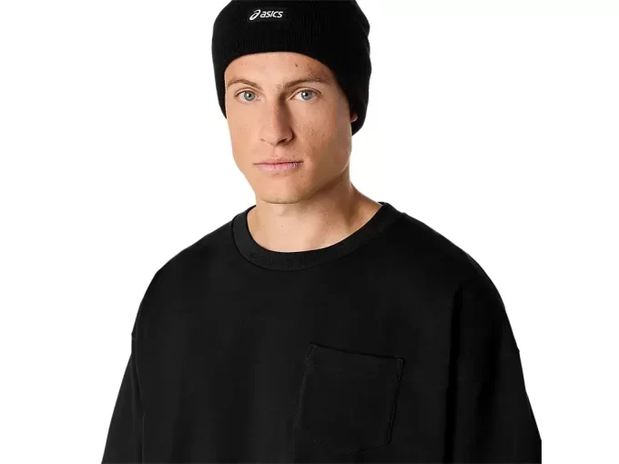 RENTOA TASKULLISTA T-PAITAA, JOKA PAINO ON RASKAS