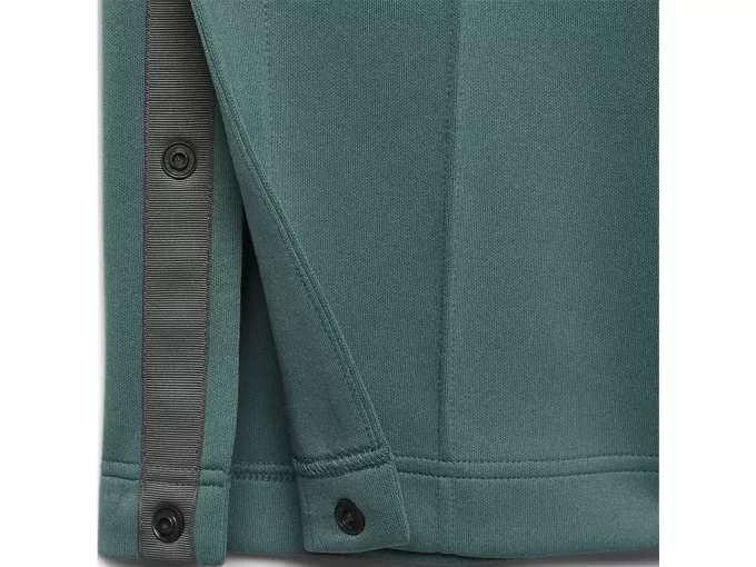 Sivulla nappikiinnityksellä varustetut neulehousut