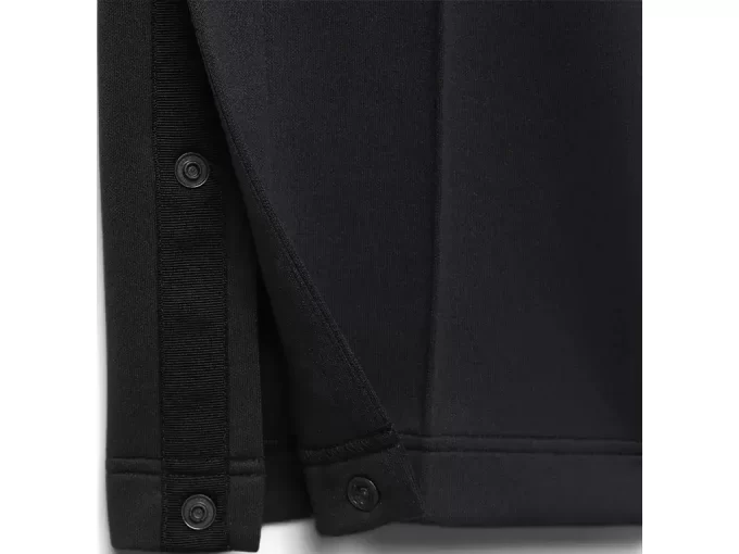 Sivulla nappikiinnityksellä varustetut neulehousut